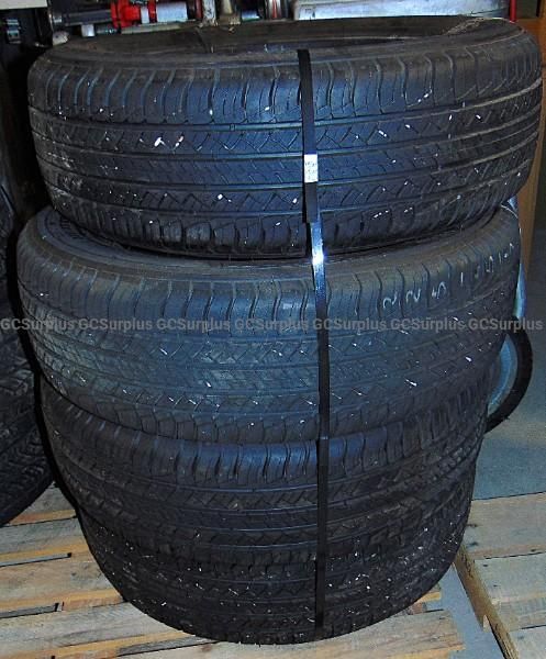 Set of 4 Michelin Latitude Tour HD Tires - photo 1
