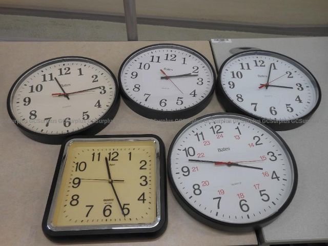5 Wall Clocks - photo 1
