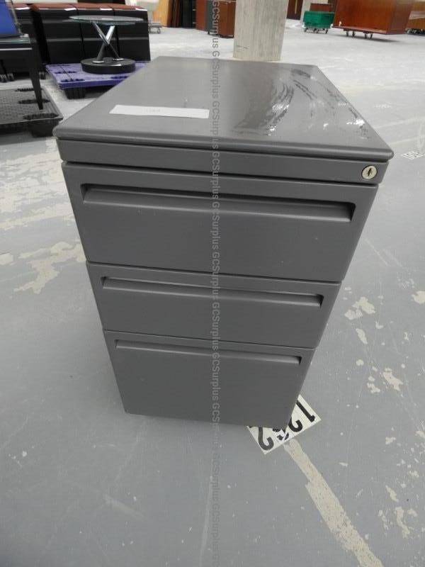 Metal Pedestal On Castors - photo 1