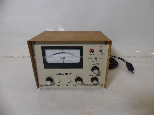 New Brunswick Scientific pH-40 Automatic pH Controller