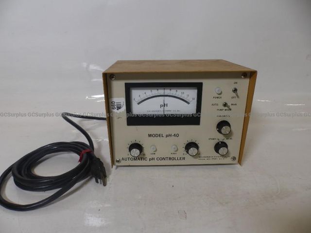 New Brunswick Scientific pH-40 Automatic pH Controller