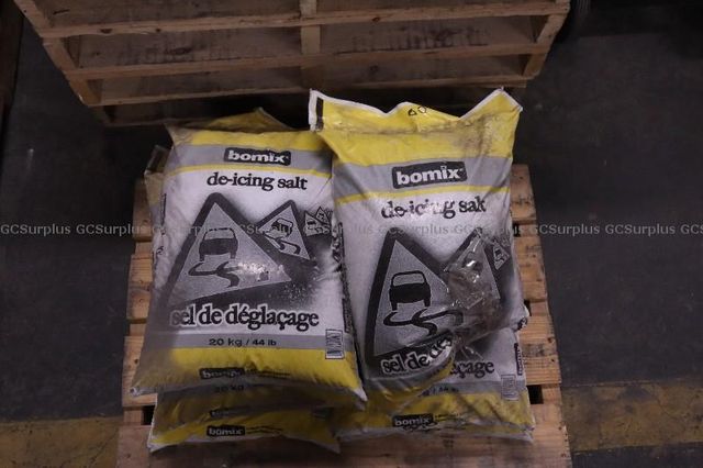 Lot of 6 Bags of De-Icing Salt - photo 1