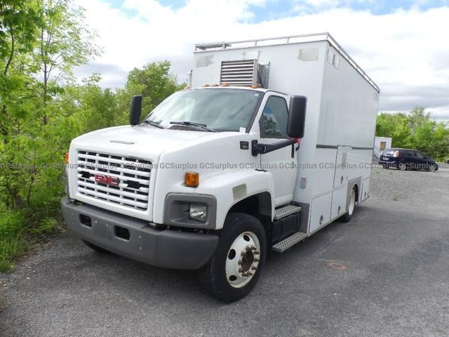 2005 GMC C7500 Cutaway - photo 1