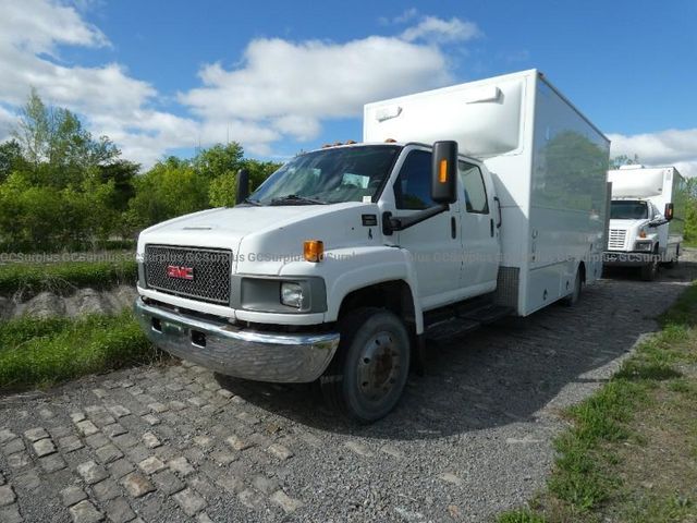 2007 GMC C5500 - photo 1