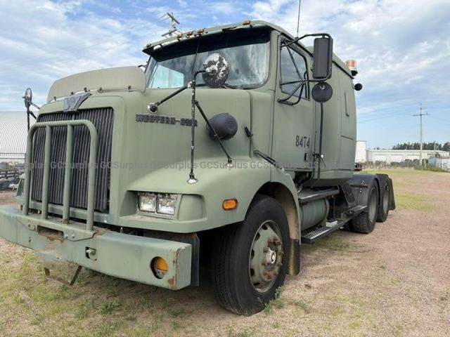 2002 Western Star 4964SX - Sold for Parts and No Keys Included