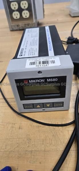 Mikron M680 Fiber Optic Infrared Thermometer