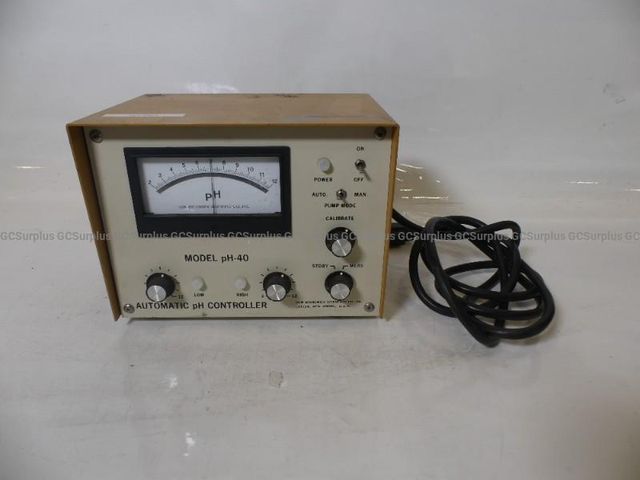 New Brunswick Scientific pH-40 Automatic pH Controller
