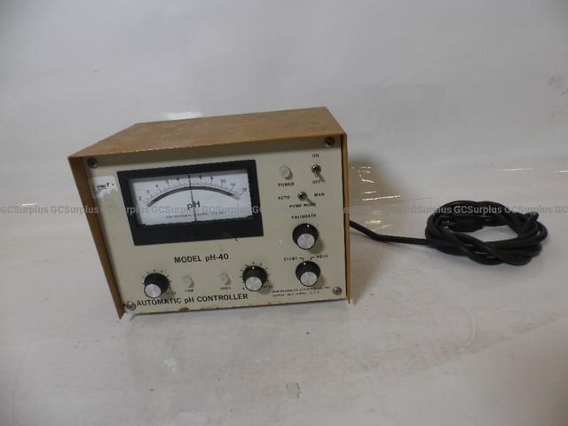 New Brunswick Scientific PH-40 Automatic pH Controller