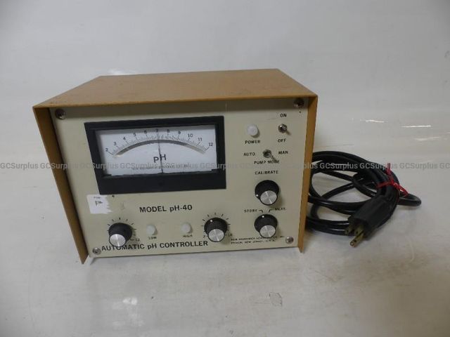 New Brunswick Scientific pH-40 Automatic pH Controller