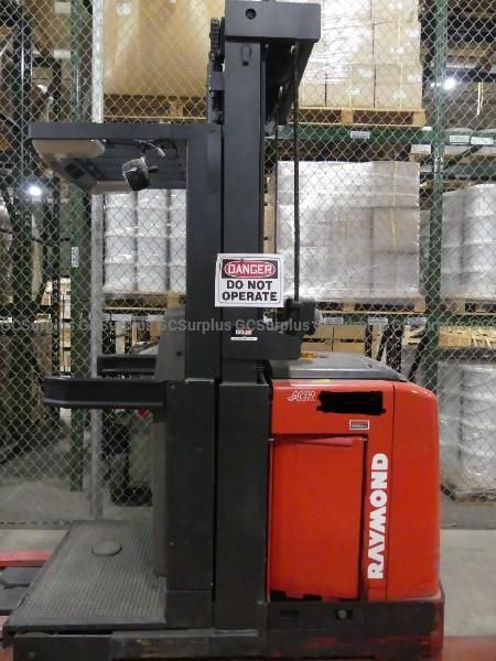 2007 Raymond 5400-OPC30TT Narrow-Aisle Order Picker