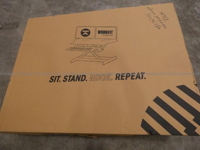 Ergotron WorkFit Corner Sit-Stand Workstation - Lot 1
