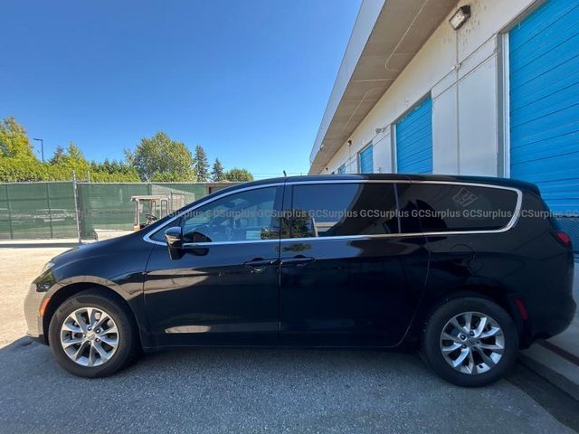 2025 Chrysler Pacifica Select AWD