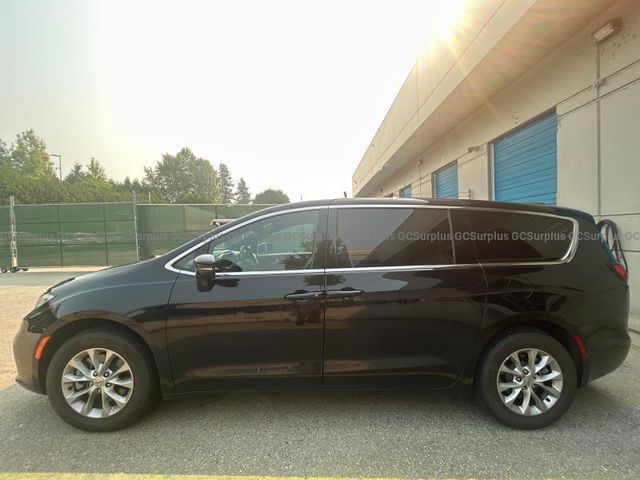 2025 Chrysler Pacifica Select AWD