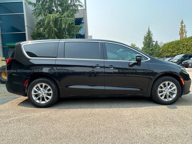 2025 Chrysler Pacifica Select AWD