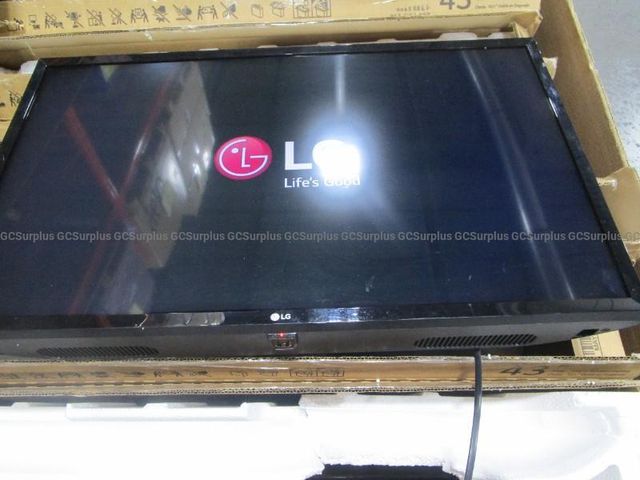 7 Assorted 32" Televisions