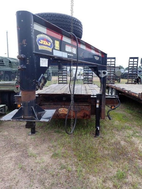 2013 JDJ DEC 5th Wheel Trailer