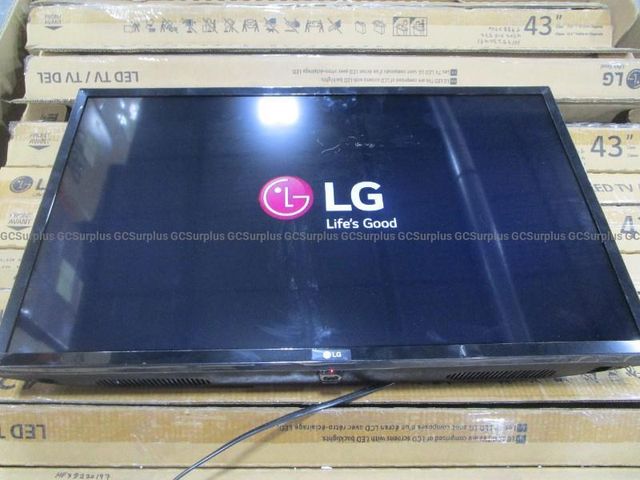 7 LG 32" Televisions