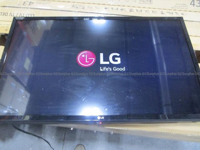 7 Assorted 32" Televisions