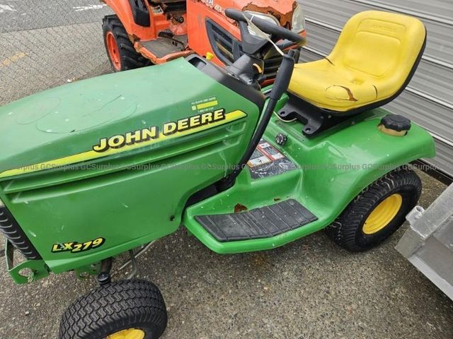 John Deere LX279 Lawn Tractor