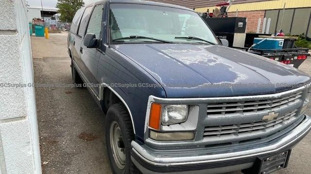 1999 Chevrolet Suburban C2500 2WD