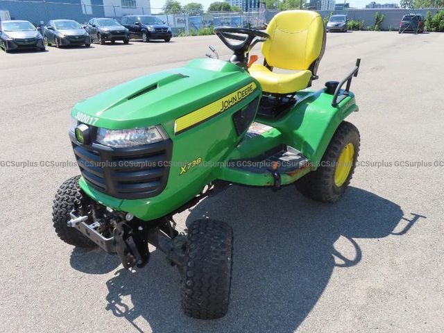 2017 John Deere X738