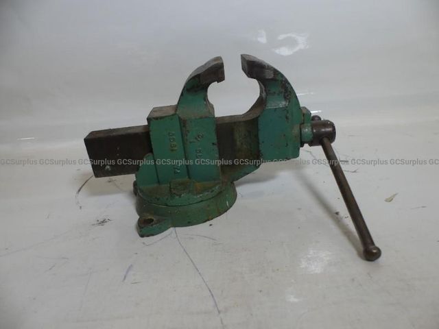 CHAS Parker Swivel Pipe Vise