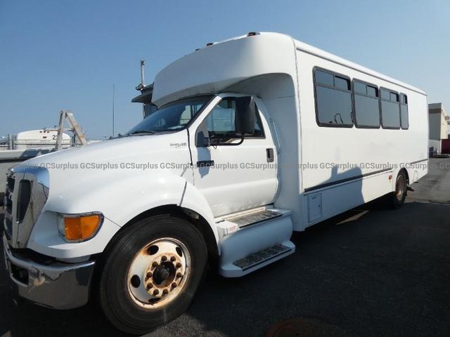 2011 Ford F-650 XLT Bus (89,972 km)