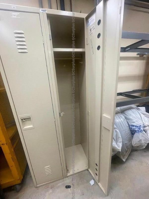 4 Lockers with 1 Door - photo 1
