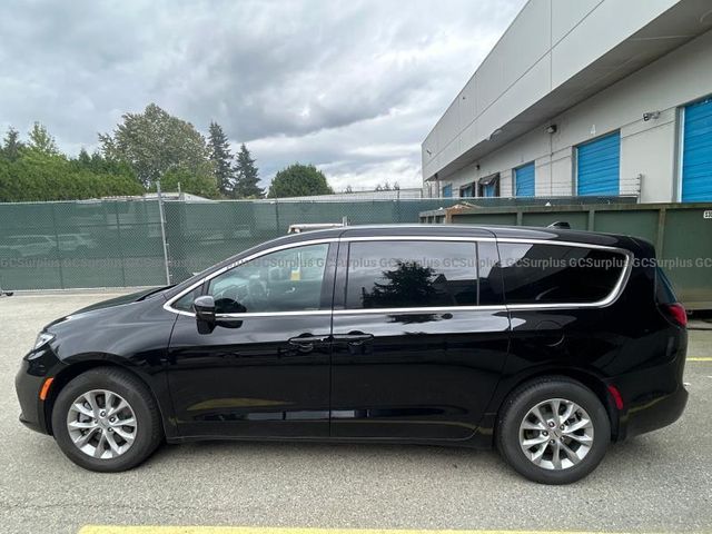 2025 Chrysler Pacifica Select AWD