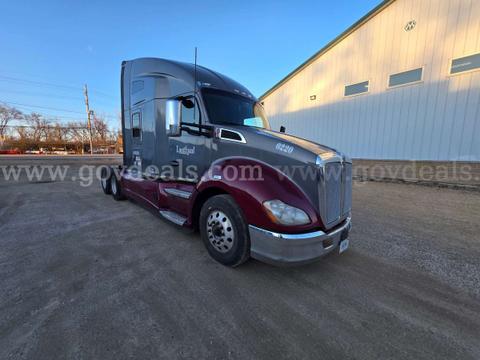 2021 Kenworth T680 T/A Sleeper Semi Truck Tractor A/T Cummins X15