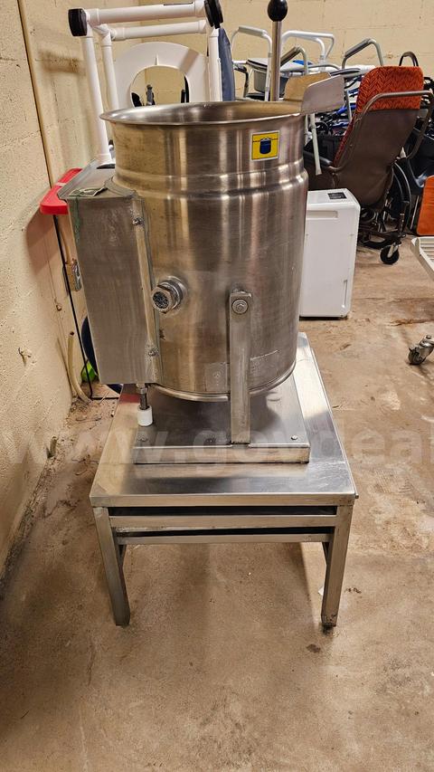 Cleveland KGT-6-T Natural Gas 6 Gallon Tilting 2/3 Steam Jacketed Tabletop Kettle - 34,000 BTU w/Drain, Stand w/Drawer