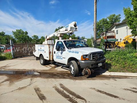 2001 Ford F-550 SD XL 4X4 Bucket Truck