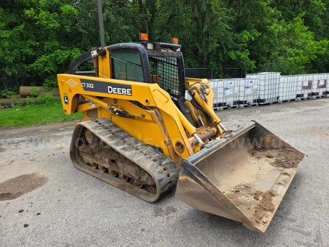 John Deere CT332 Skid Steer