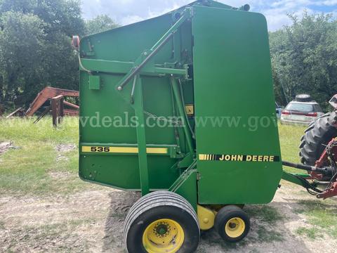John Deere 535 Round Baler