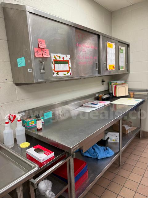 Work Station with Overhead Cabinets