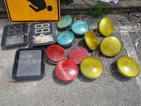 (14) USED TRAFFIC LIGHTS AND SIGNALS