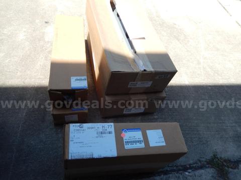NEW/OLD STOCK (2) FILTER AIR CANISTER RECALL KIT, (1) COOLER ENGINE OIL (11"-16" CHARGER), (2) MOUNT LIGHT BAR