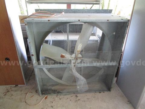 (1) USED LARGE INDUSTRIAL DAYTON 15AMP CABINET SUPPLY FAN, BELT DRIVE HAS PLUG