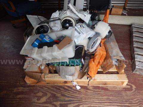 USED (1) PALLET OF ASSORTED TRAFFIC EQUIPMENT