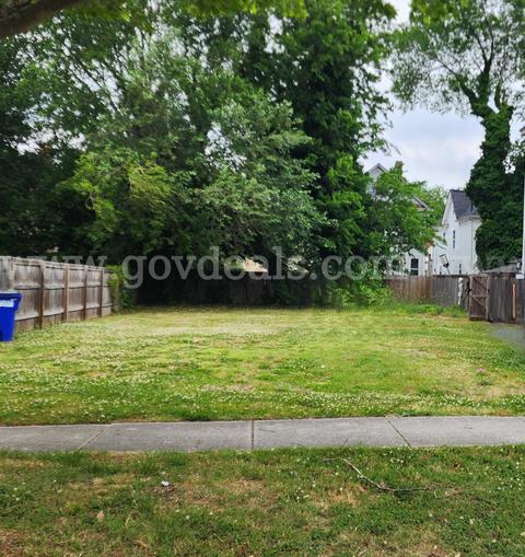 420 W 29th St and 422 W 29th St