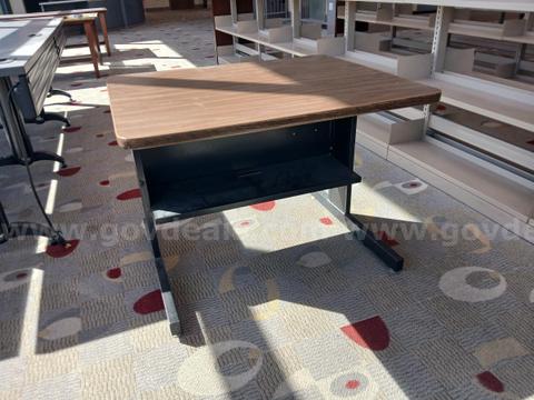(1) Individual Study Desk/carrel