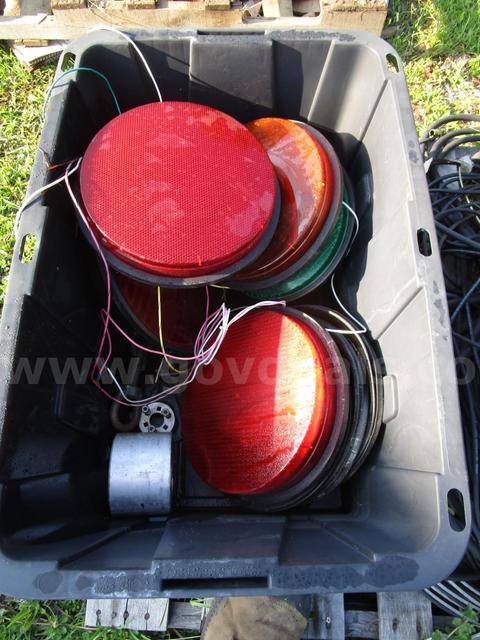 BIN OF (12) USED TRAFFIC LIGHTS; AND (3) USED GLASS LIGHT COLORS