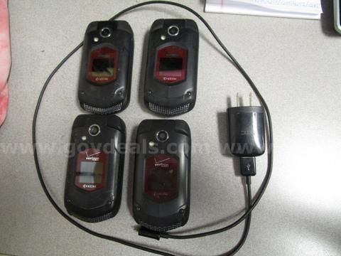 (4) USED KYOCERA FLIP PHONES AND (1) USED CHARGER