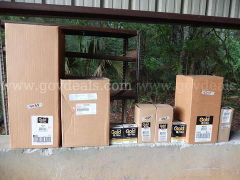 NEW/OLD STOCK (9) NAPA GOLD AND CAT AIR, FUEL, AND HYDRAULIC FILTERS LISTED BELOW