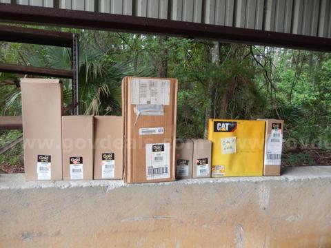 NEW/OLD STOCK (8) NAPA GOLD AND CAT AIR FILTERS LISTED BELOW