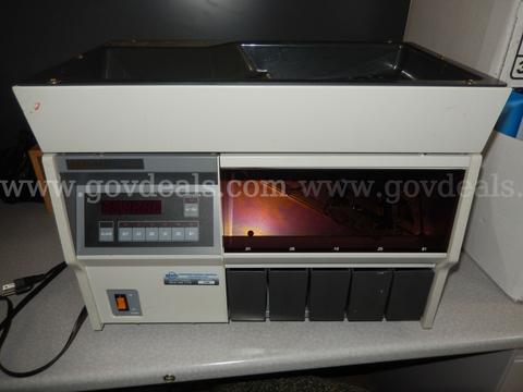 USED (1) MAGNER 100DC COIN COUNTING MACHINE