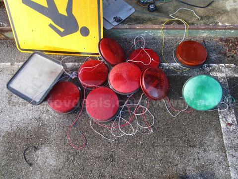 (10) USED TRAFFIC SIGNALS AND LIGHTS