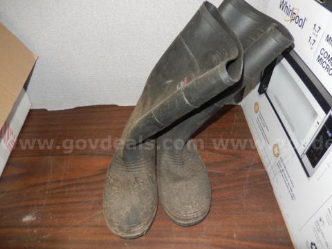 USED (1) PAIR TINGLEY BLACK RUBBER BOOTS, SIZE 15