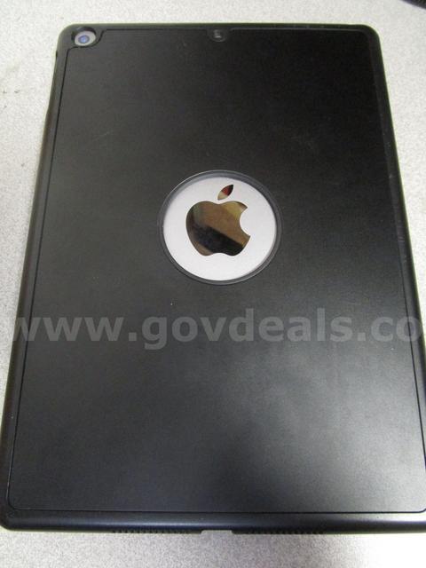 (1) USED APPLE iPAD 5TH GEN 32GBM WiFi W/ KEYBOARD