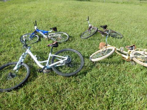USED (1) HUFFY BEACH CRUISER BIKE, (1) OZONE, MOUNTAIN BIKE, (1) TREK NAVIGATOR BIKE, (1) RETROSPEC BIKE